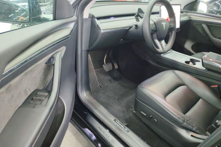 Tesla Model Y 2022 car image #16