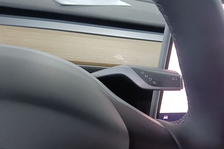 Tesla Model Y 2022 immagine di auto #14