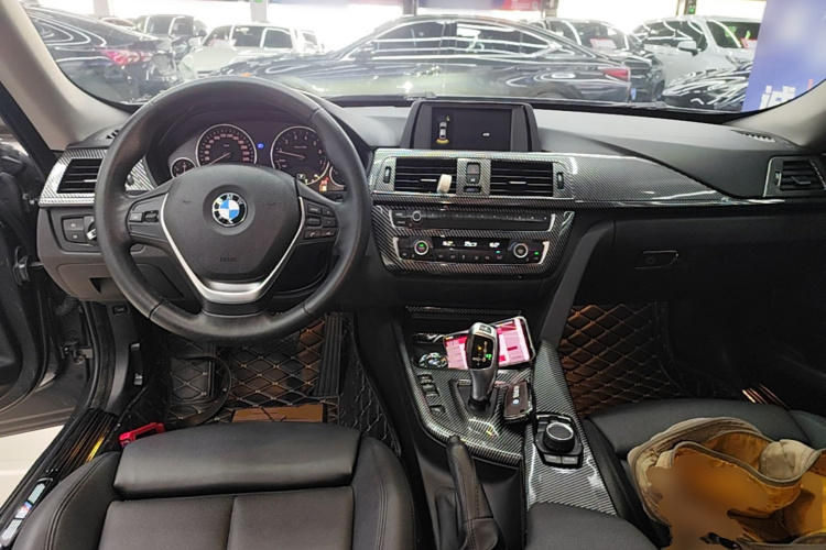 BMW 3 Series GT 2018 #10 BMW 3 Series GT 2018 car image #10