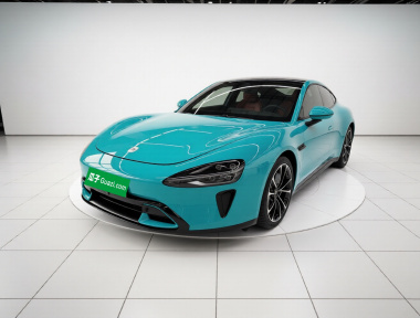 MI SU7 2024 immagine di auto 