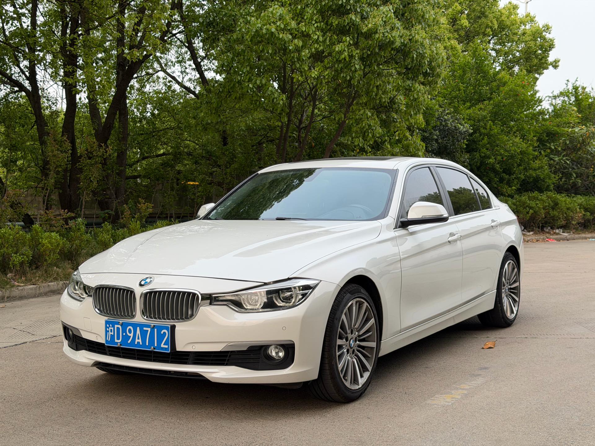 BMW 3 Series 2019 car image 
