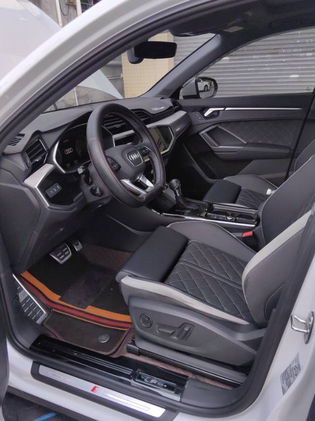 Audi Q3 2025 car image #8