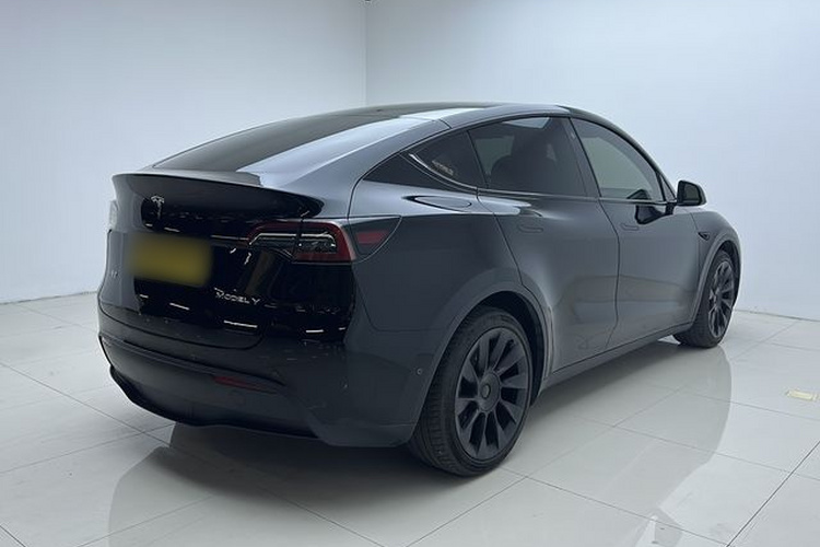 Tesla Model Y 2022 car image #9