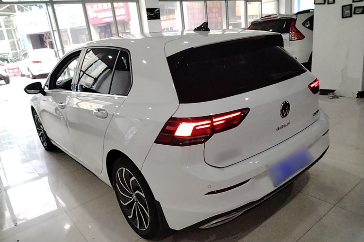 Volkswagen Golf 2022 car image #5