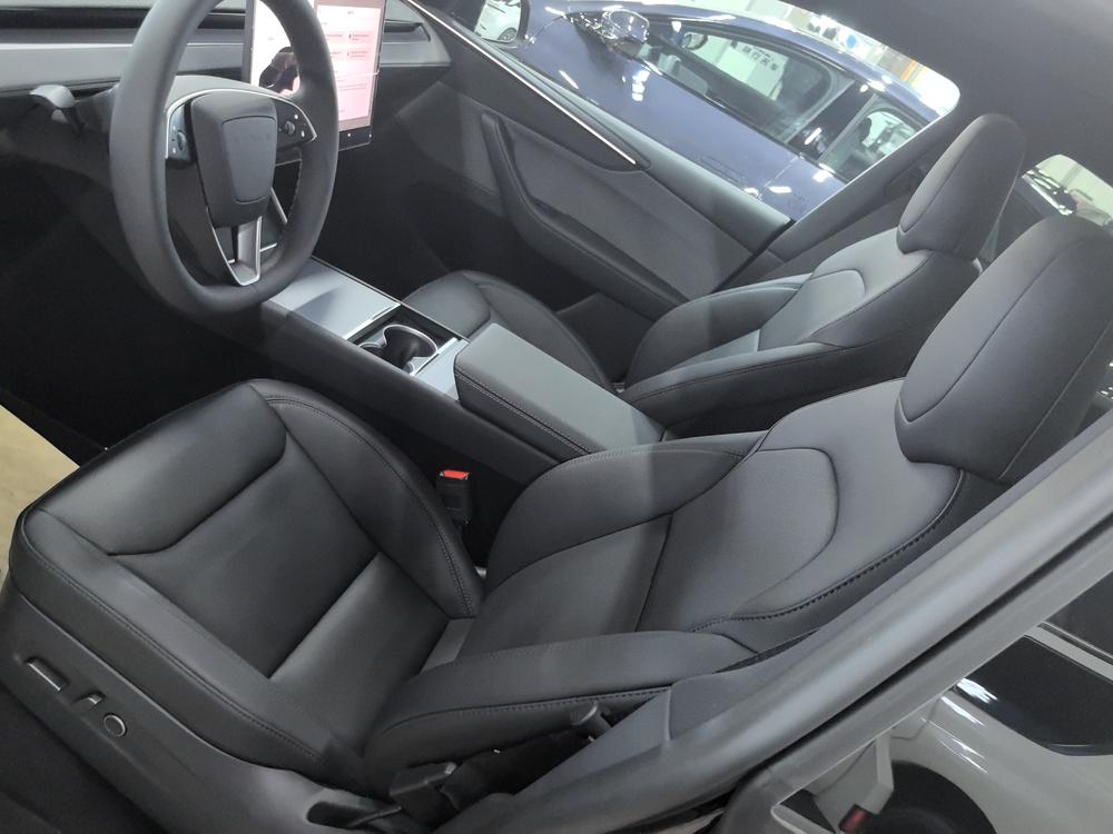 Tesla Model Y 2026 #14 Tesla Model Y 2026 car image #14