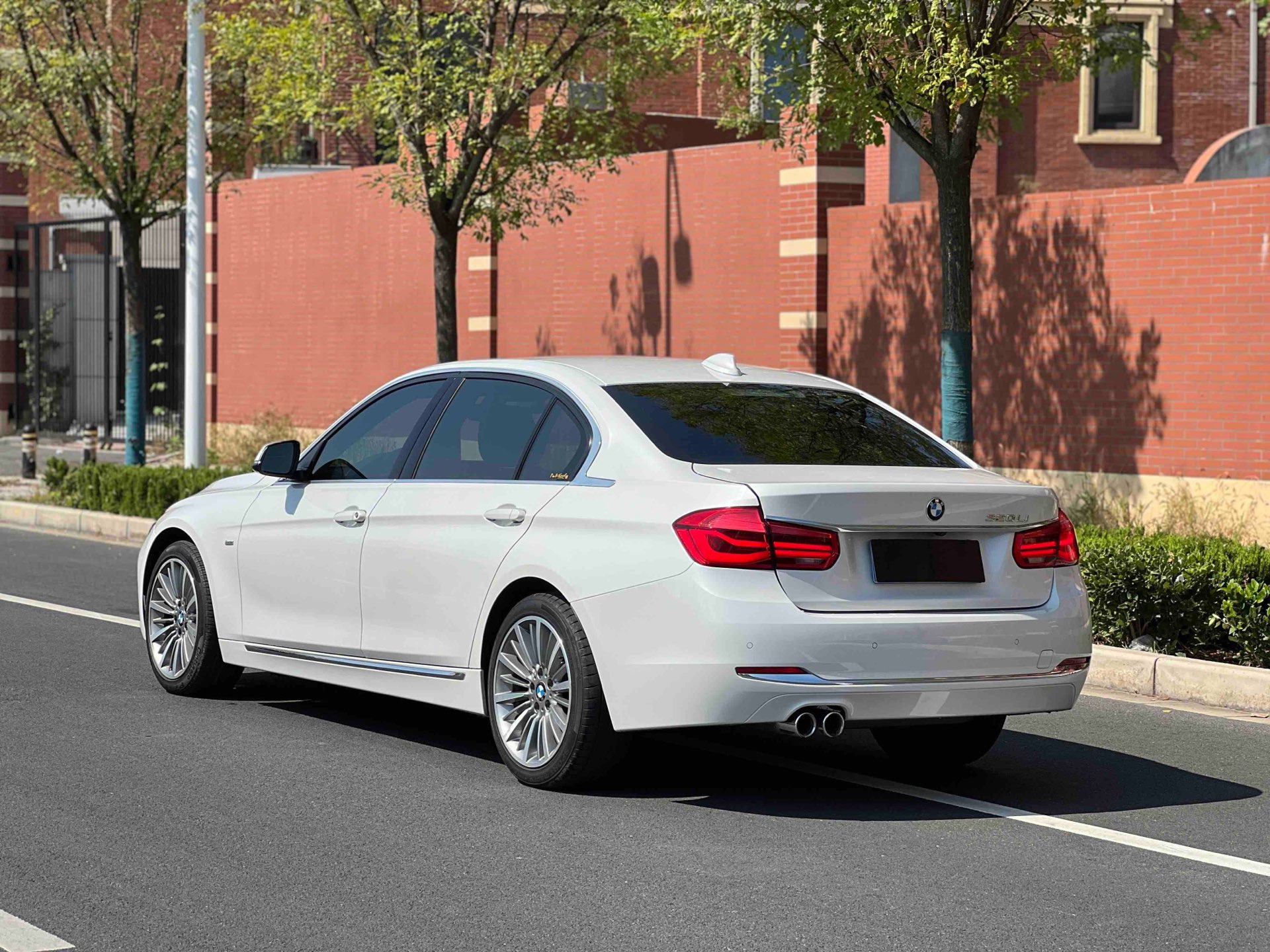BMW 3 Series 2017 изображение автомобиля #17
