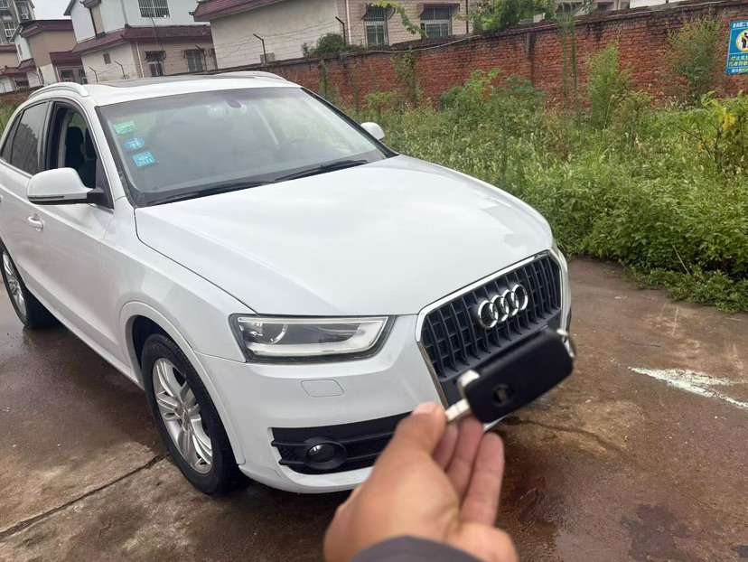 Audi Q3 2015 car image #8