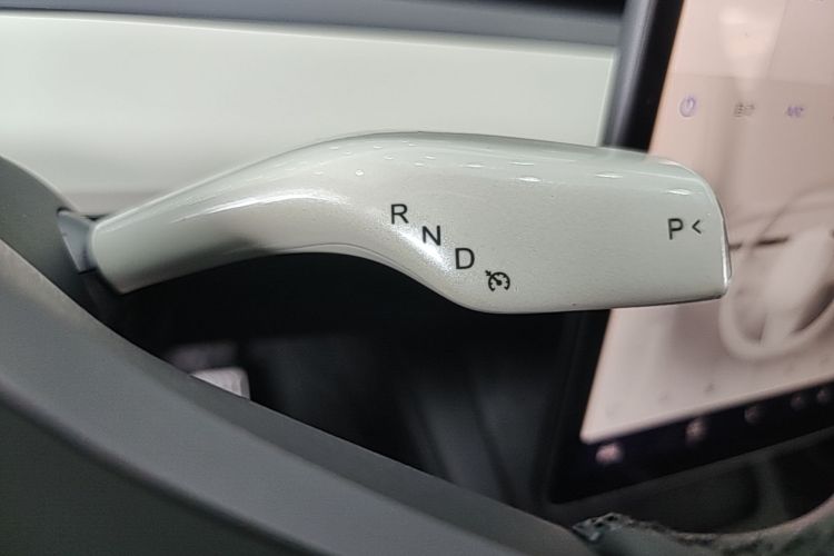 Tesla Model Y 2022 car image #14