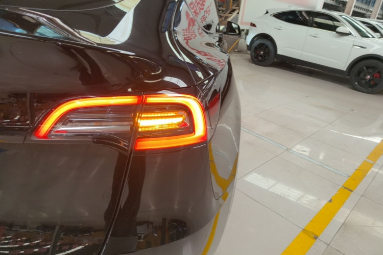 Tesla Model Y 2022 #8 Tesla Model Y 2022 car image #8