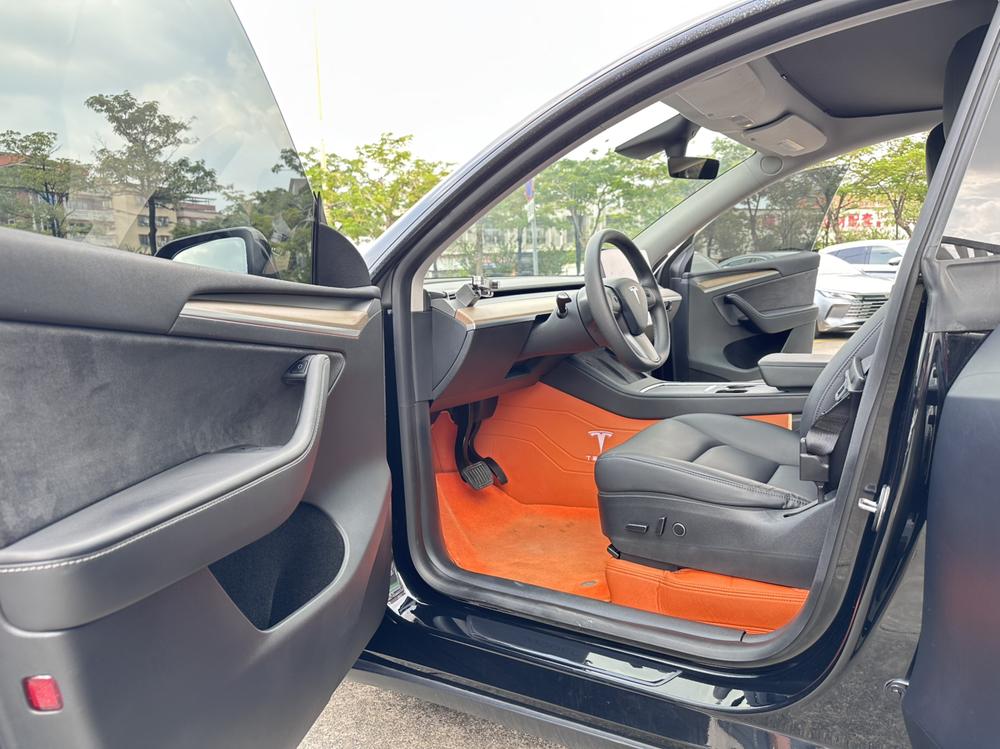 Tesla Model Y 2021 car image #16