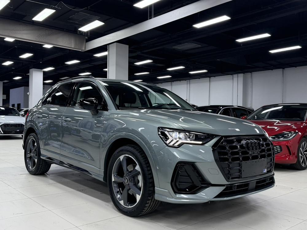 Audi Q3 2022 car image #3