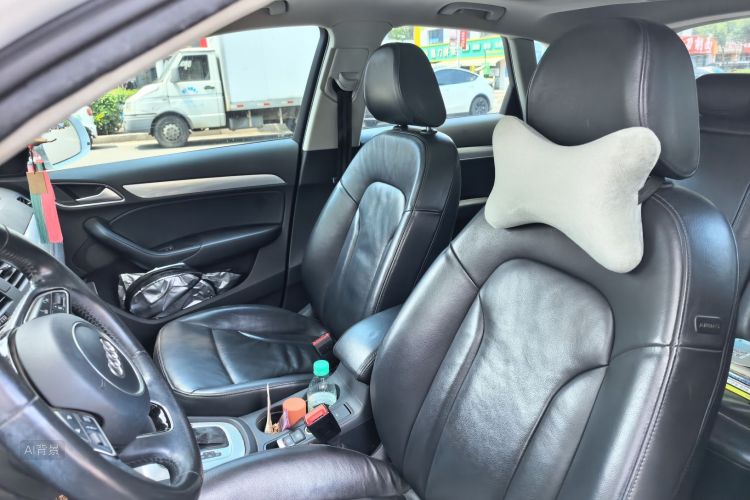 Audi Q3 2015 car image #17