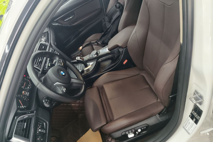 BMW 3 Series 2019 car image #15