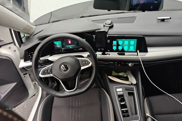 Volkswagen Golf 2023 car image #12