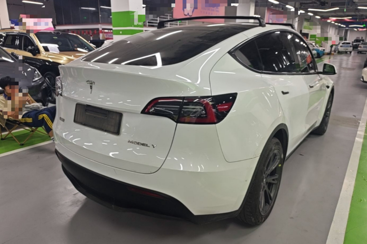 Tesla Model Y 2024 car image #7