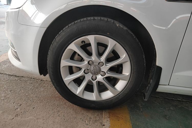Audi A3 2015 car image #9