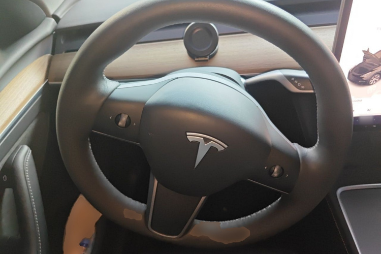 Tesla Model Y 2023 #11 Tesla Model Y 2023 car image #11