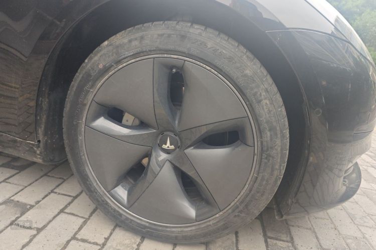 Tesla Model 3 2020 car image #9