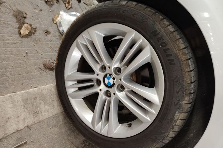 BMW 3 Series 2017 car image #10