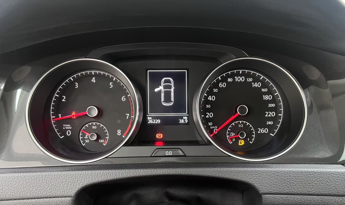 Volkswagen Golf 2019 car image #11