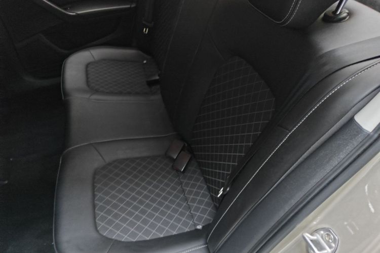 Skoda Rapid 2018 image de voiture #17