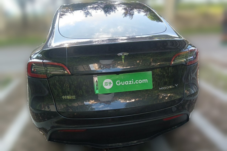 Tesla Model Y 2024 #4 Tesla Model Y 2024 car image #4