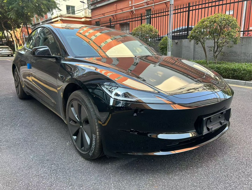 Tesla Model 3 2026 car image #3