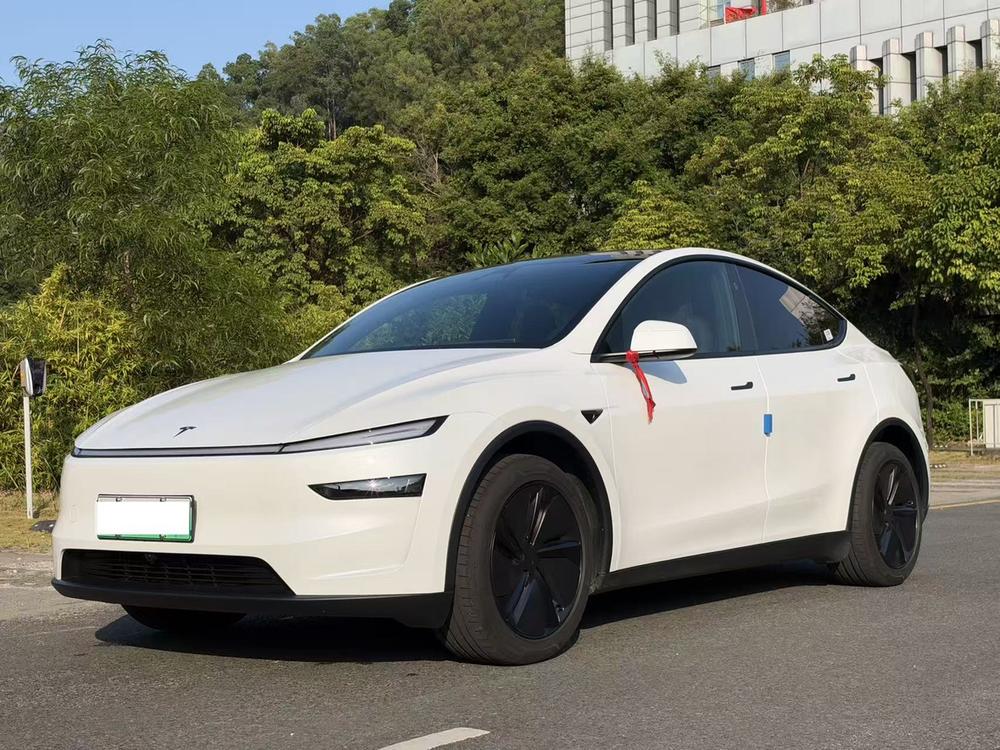 Tesla Model Y 2026 Tesla Model Y 2026 immagine di auto