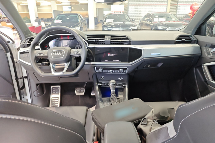 Audi Q3 2024 image de voiture #10