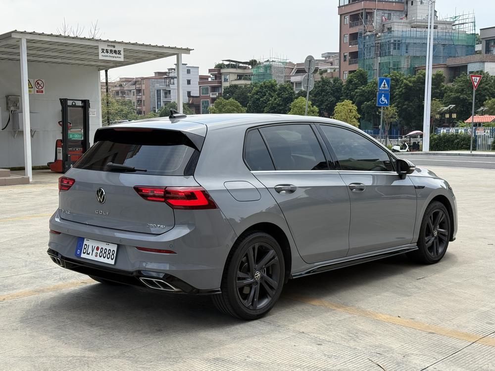 Volkswagen Golf 2021 car image #6