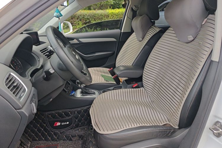 Audi Q3 2018 car image #15