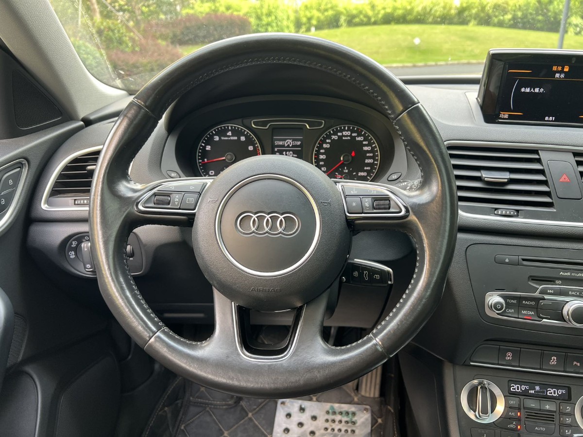 Audi Q3 2015 car image #9