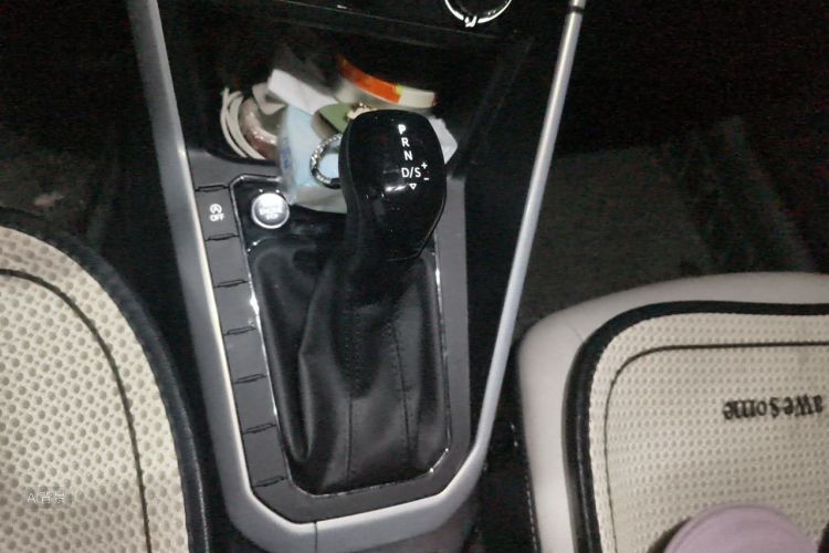 Volkswagen Polo 2021 car image #16