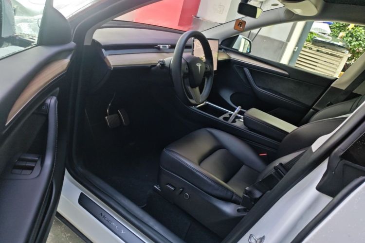 Tesla Model Y 2023 #12 Tesla Model Y 2023 car image #12
