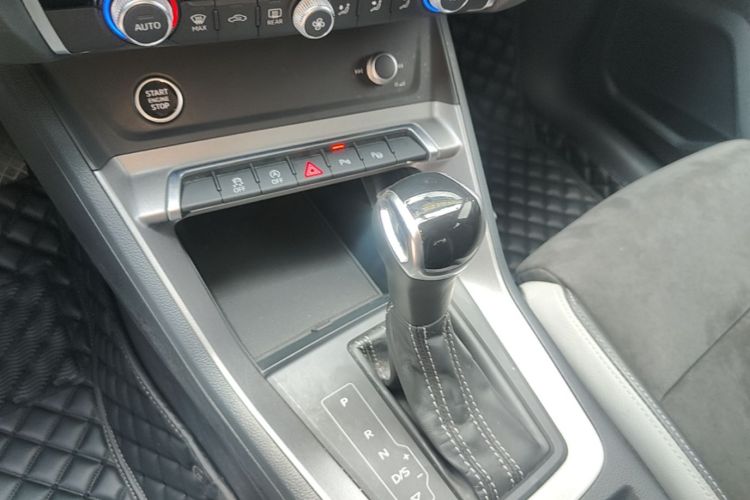 Audi Q3 2021 car image #14