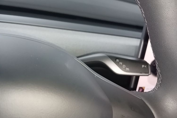 Tesla Model Y 2023 car image #14