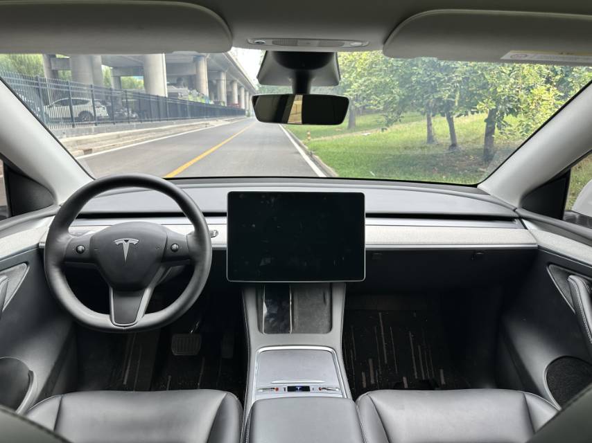 Tesla Model Y 2024 car image #4