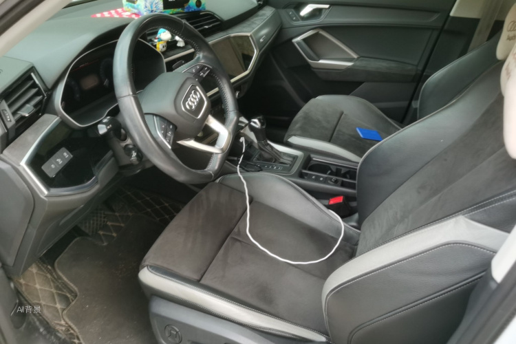 Audi Q3 2020 car image #17