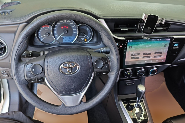 Toyota Corolla 2018 immagine di auto #10