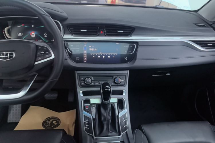GEELY Emgrand 2019 #13 GEELY Emgrand 2019 car image #13