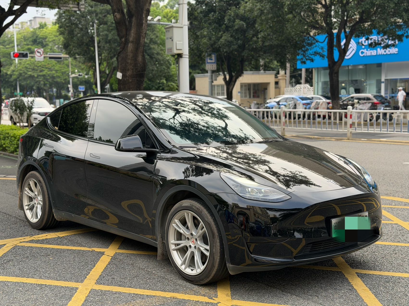 Tesla Model Y 2022 #2 Tesla Model Y 2022 car image #2
