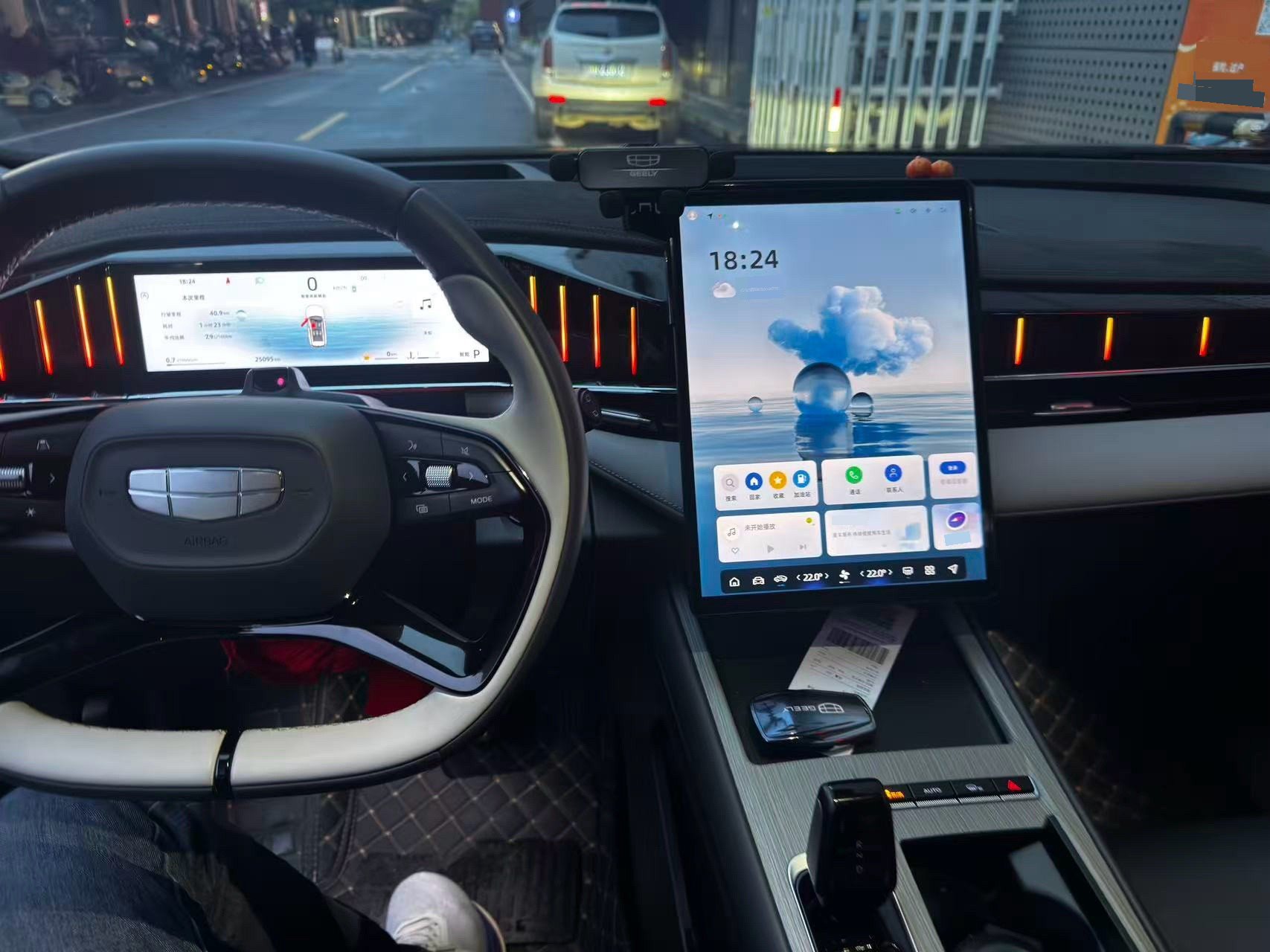 GEELY Boyue L 2025 car image #3