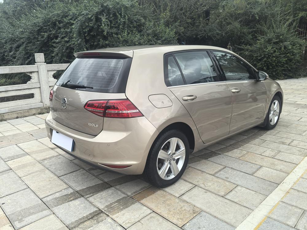 Volkswagen Golf 2014 car image #6