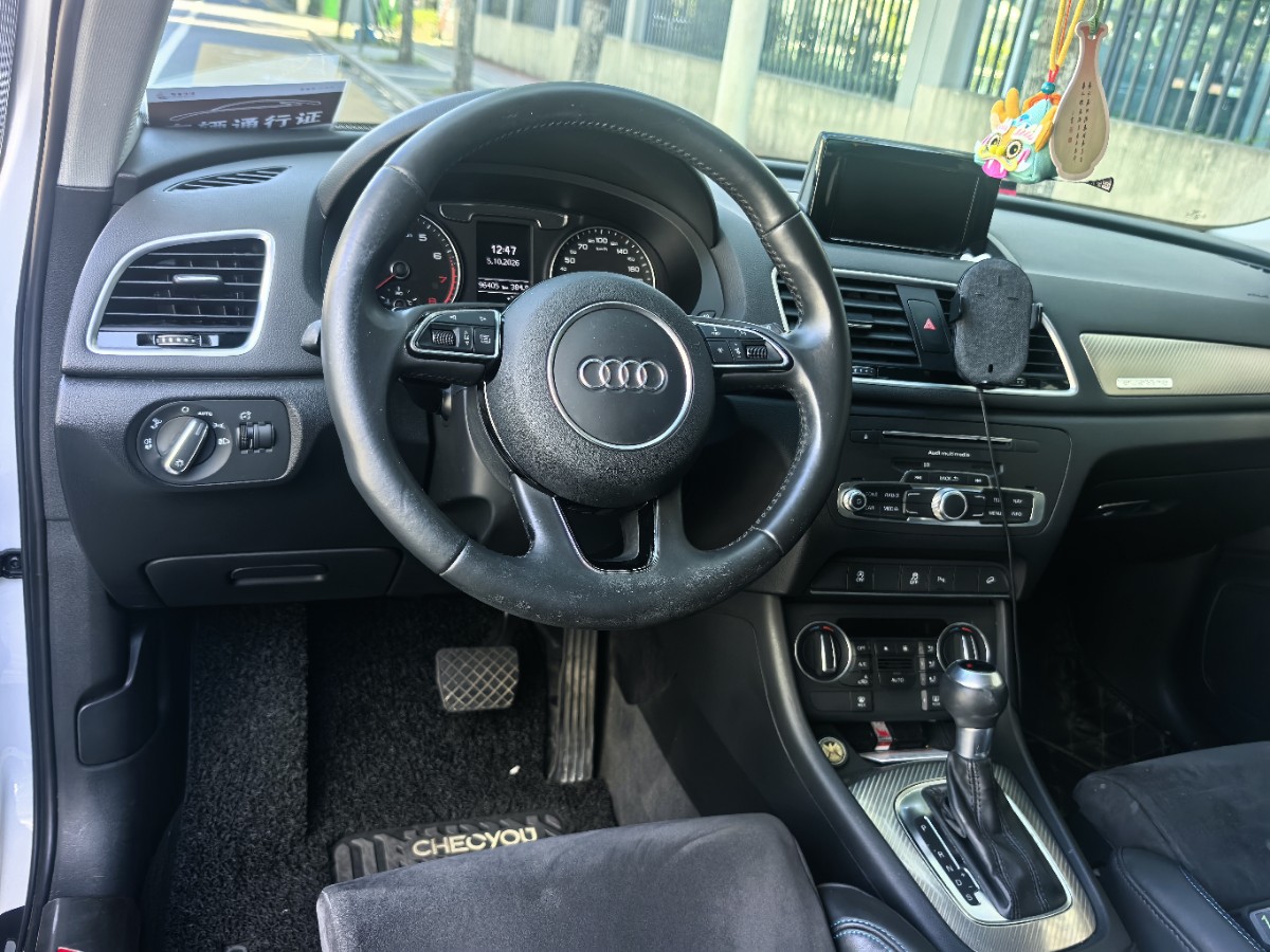 Audi Q3 2018 car image #7