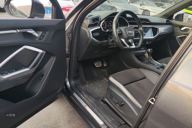 Audi Q3 2022 car image #18