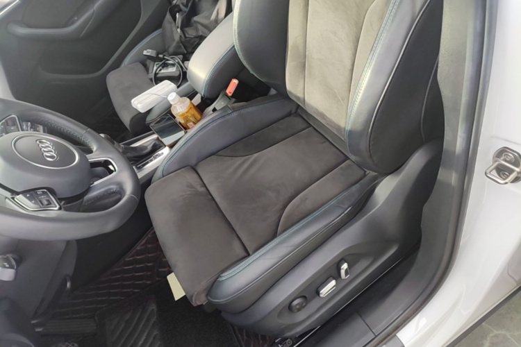 Audi Q3 2019 car image #15