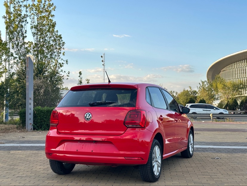 Volkswagen Polo 2015 car image #4
