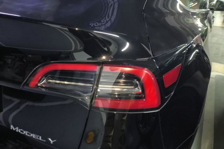 Tesla Model Y 2022 car image #8