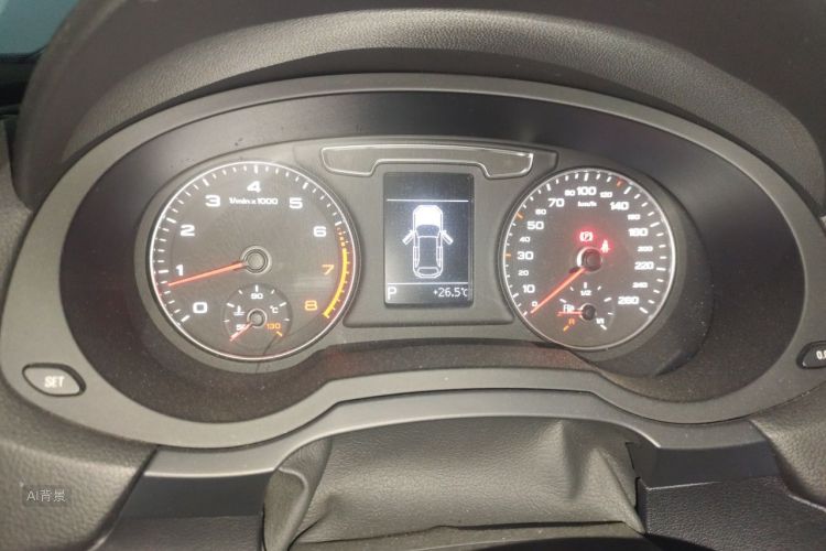 Audi Q3 2018 car image #13