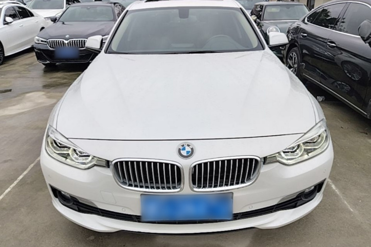 BMW 3 Series 2018 صورة سيارة #3